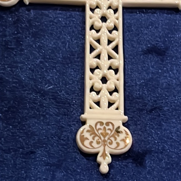 LENOX Pierced Gold Cross Ornament 5" - Picture 8 of 11